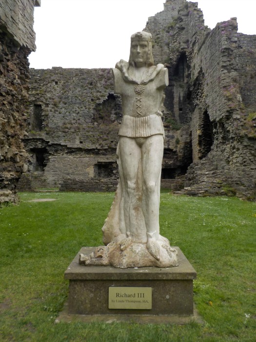 A status of King Richard III at Middleham Castle