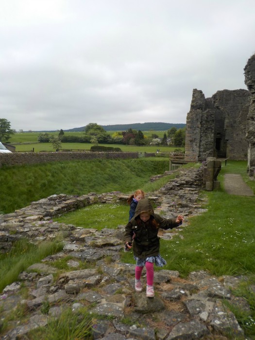 exploring-the-ruins-at-middleham-castle-in-north-yorkshire